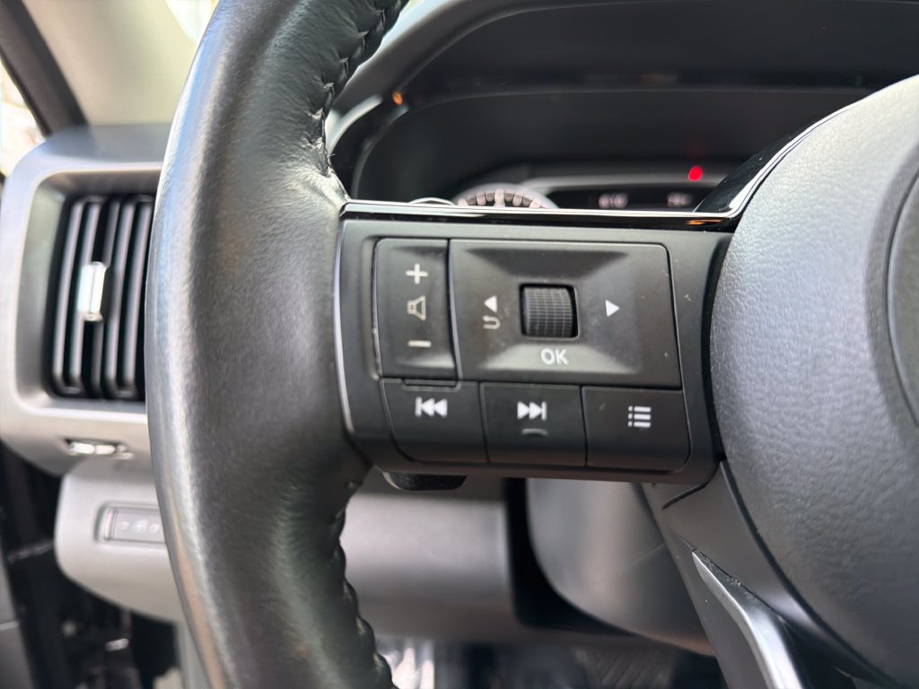 Used 2022 Nissan Pathfinder SL FWD image 22