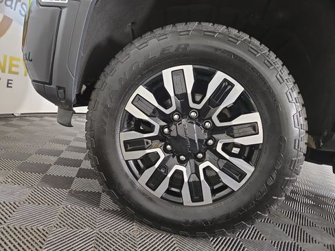 Certified 2025 GMC Sierra 3500 Denali Ultimate AWD/4WD image 35