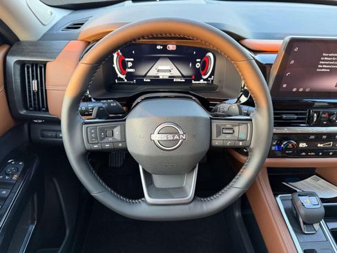 New 2026 Nissan Pathfinder Platinum AWD/4WD image 16