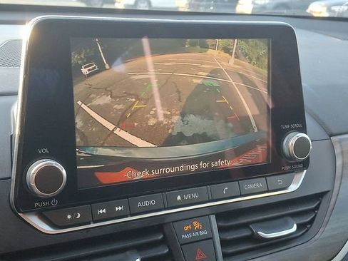 Used 2025 Nissan Altima 2.5 SV FWD image 18