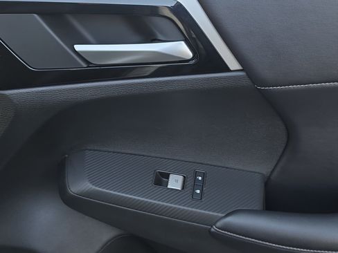 Used 2024 Mitsubishi Outlander 4WD Plug-In Hybrid image 33