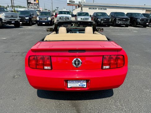 Used 2008 Ford Mustang Convertible RWD image 12