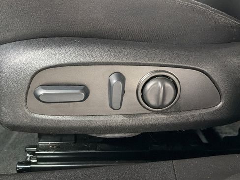 Used 2025 Chevrolet Malibu LT FWD image 16