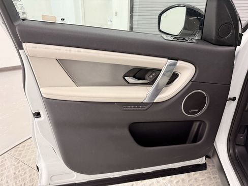 New 2025 Land Rover Discovery Sport Dynamic SE image 12