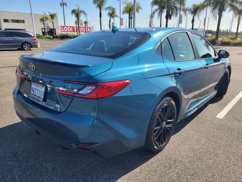 Used 2025 Toyota Camry SE FWD image 4