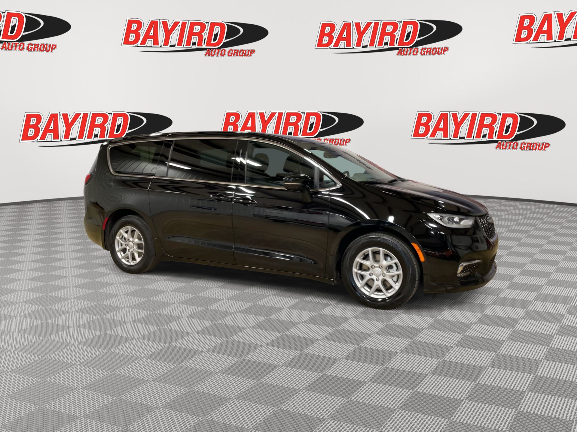 Used 2026 Chrysler Pacifica Select FWD image 2