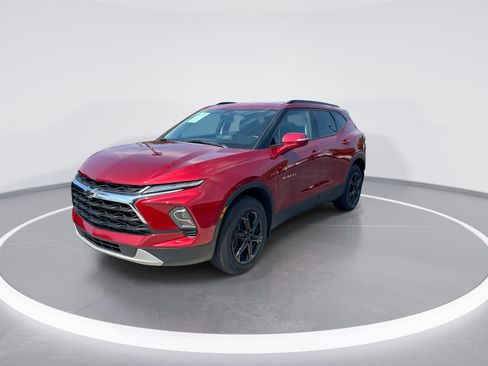 Used 2024 Chevrolet Blazer LT w/ Sound & Technology Package FWD image 5