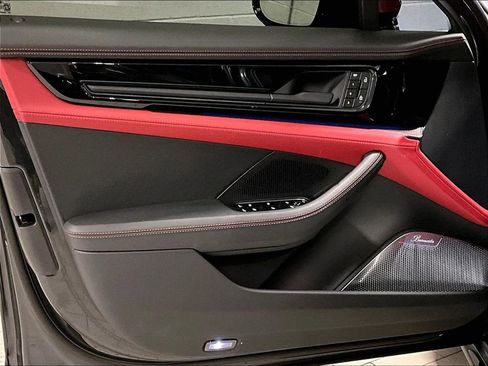 Certified 2025 Porsche Panamera GTS image 28