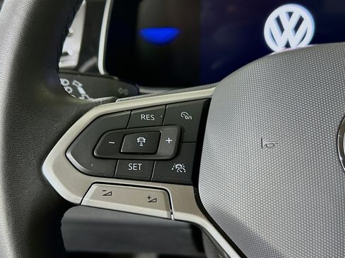 Used 2025 Volkswagen Jetta SE image 16