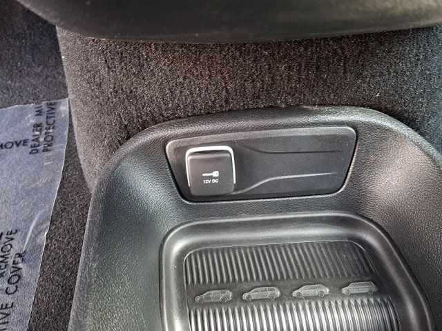 Used 2025 Chrysler Pacifica Select FWD image 24