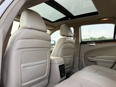 Used 2014 Chrysler 300 C RWD image 23