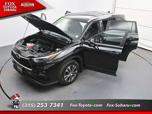 Used 2023 Toyota Highlander XLE AWD/4WD image 39