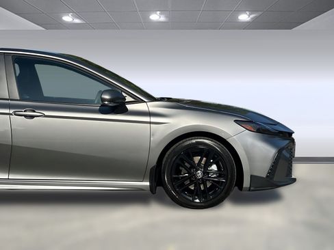 Used 2026 Toyota Camry SE w/ Convenience Package FWD image 32