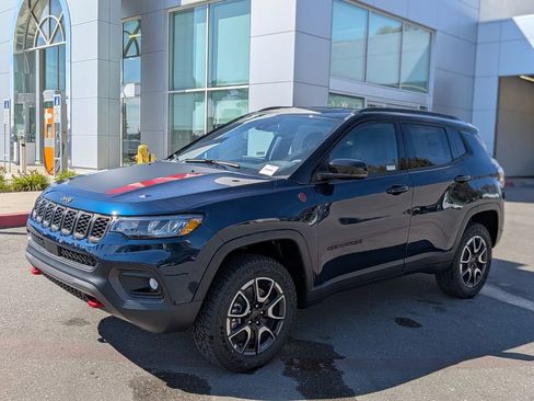 New 2026 Jeep Compass Trailhawk w/ Trailer Tow Group AWD/4WD image 11
