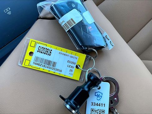 Used 2025 Lexus ES 350 w/ Premium Package image 15