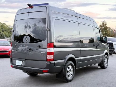 Used 2018 Mercedes-Benz Sprinter 2500 image 7