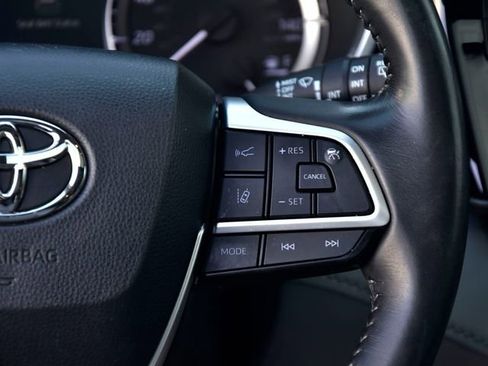 Certified 2023 Toyota Highlander XLE image 22