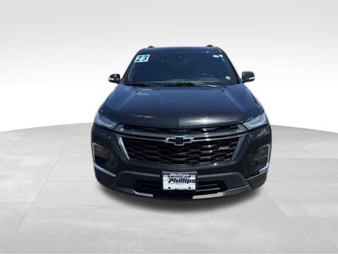 Used 2023 Chevrolet Traverse RS FWD image 2