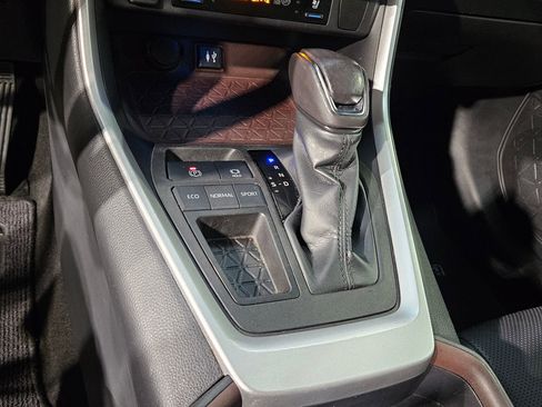 Used 2019 Toyota RAV4 Limited w/ Cold Weather Package FWD image 34