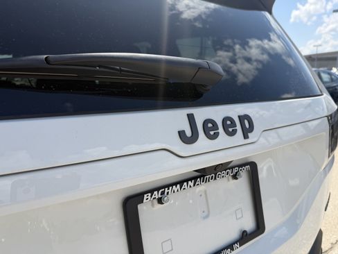 New 2026 Jeep Cherokee Laredo AWD/4WD image 8