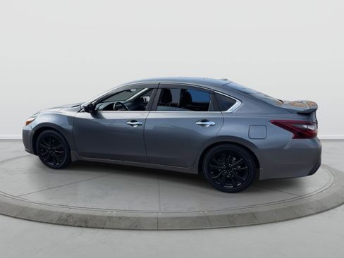 Used 2017 Nissan Altima 2.5 SR w/ Midnight Edition Package image 4
