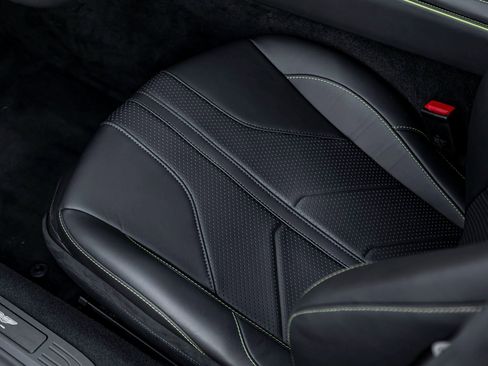 Used 2025 Aston Martin V8 Vantage Coupe image 14