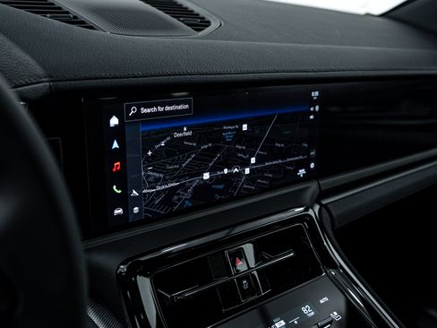 Certified 2025 Porsche Panamera 4 image 18