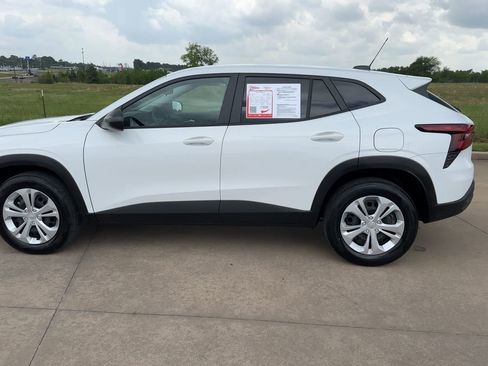 Used 2025 Chevrolet Trax LS w/ Driver Confidence Package FWD image 6