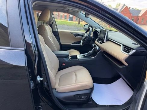 Used 2022 Toyota RAV4 Limited AWD/4WD image 12