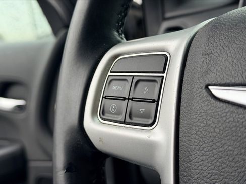 Used 2012 Chrysler 200 Touring image 9