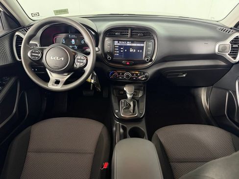 Used 2025 Kia Soul LX w/ LX Technology Package FWD image 13
