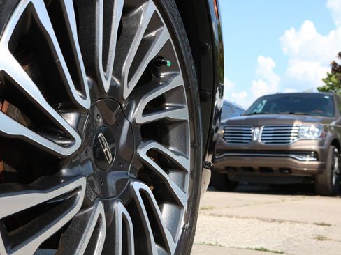 Used 2021 Lincoln Corsair Reserve w/ Equipment Group 201A AWD/4WD image 8