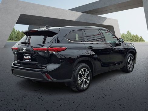 Used 2021 Toyota Highlander XLE image 5