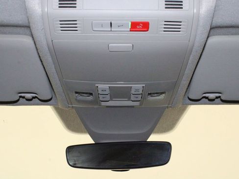 Used 2024 Volkswagen Tiguan SE image 24