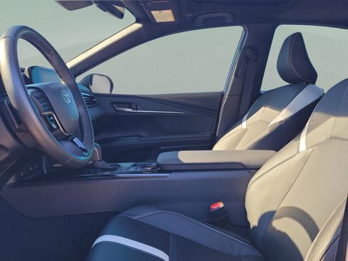 Used 2025 Toyota Camry SE image 15