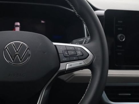 New 2026 Volkswagen Taos SE AWD/4WD image 9
