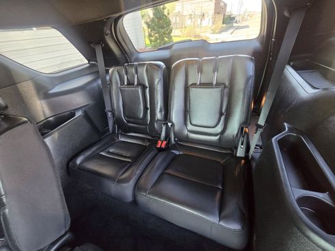 Used 2018 Ford Explorer XLT w/ Equipment Group 202A AWD/4WD image 12
