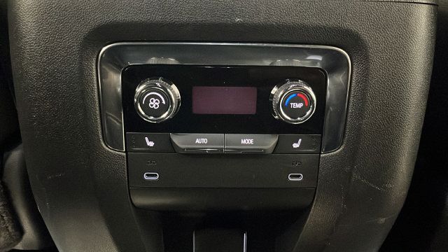 Used 2025 Chevrolet Suburban Premier AWD/4WD image 34