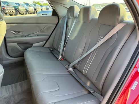 Used 2023 Hyundai Elantra SEL w/ Convenience Package FWD image 16