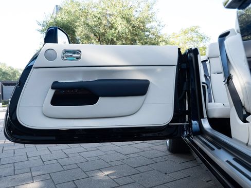 Certified 2020 Rolls-Royce Dawn RWD image 24
