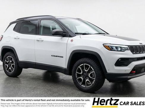 Used 2025 Jeep Compass Trailhawk AWD/4WD image 1