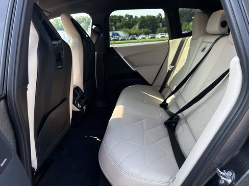 Used 2024 BMW iX xDrive50 w/ Sport Package AWD/4WD image 15