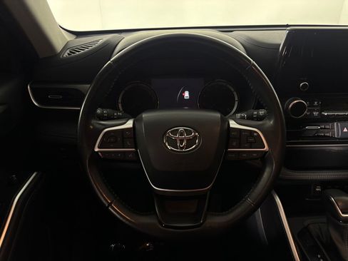 Used 2023 Toyota Highlander LE AWD/4WD image 17