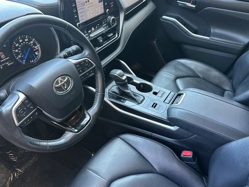 Used 2021 Toyota Highlander XLE FWD image 10