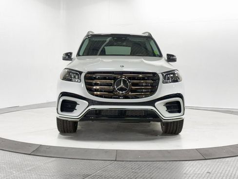 Used 2024 Mercedes-Benz GLS 580 4MATIC image 2