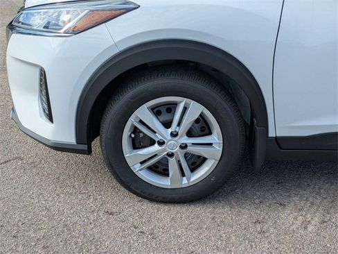 New 2025 Nissan Kicks Play S image 10