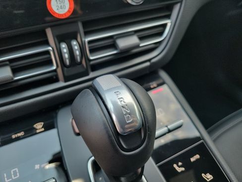 Certified 2026 Porsche Macan AWD/4WD image 34