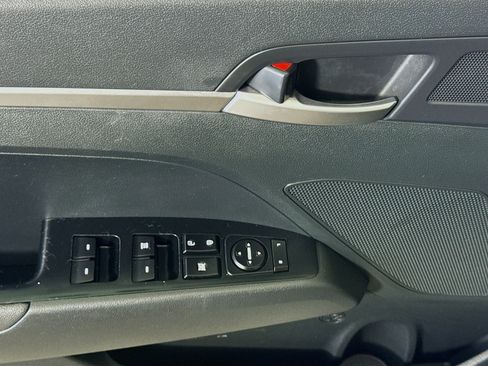 Used 2019 Hyundai Elantra SE w/ Cargo Package image 23