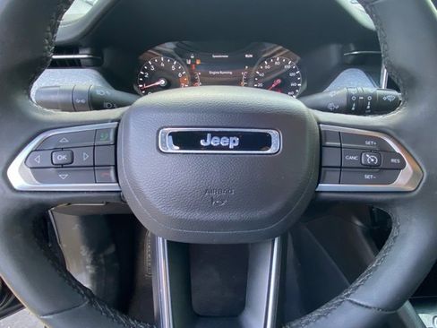 Used 2024 Jeep Compass Latitude image 16