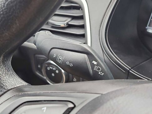 Used 2023 Ford Edge SE image 26